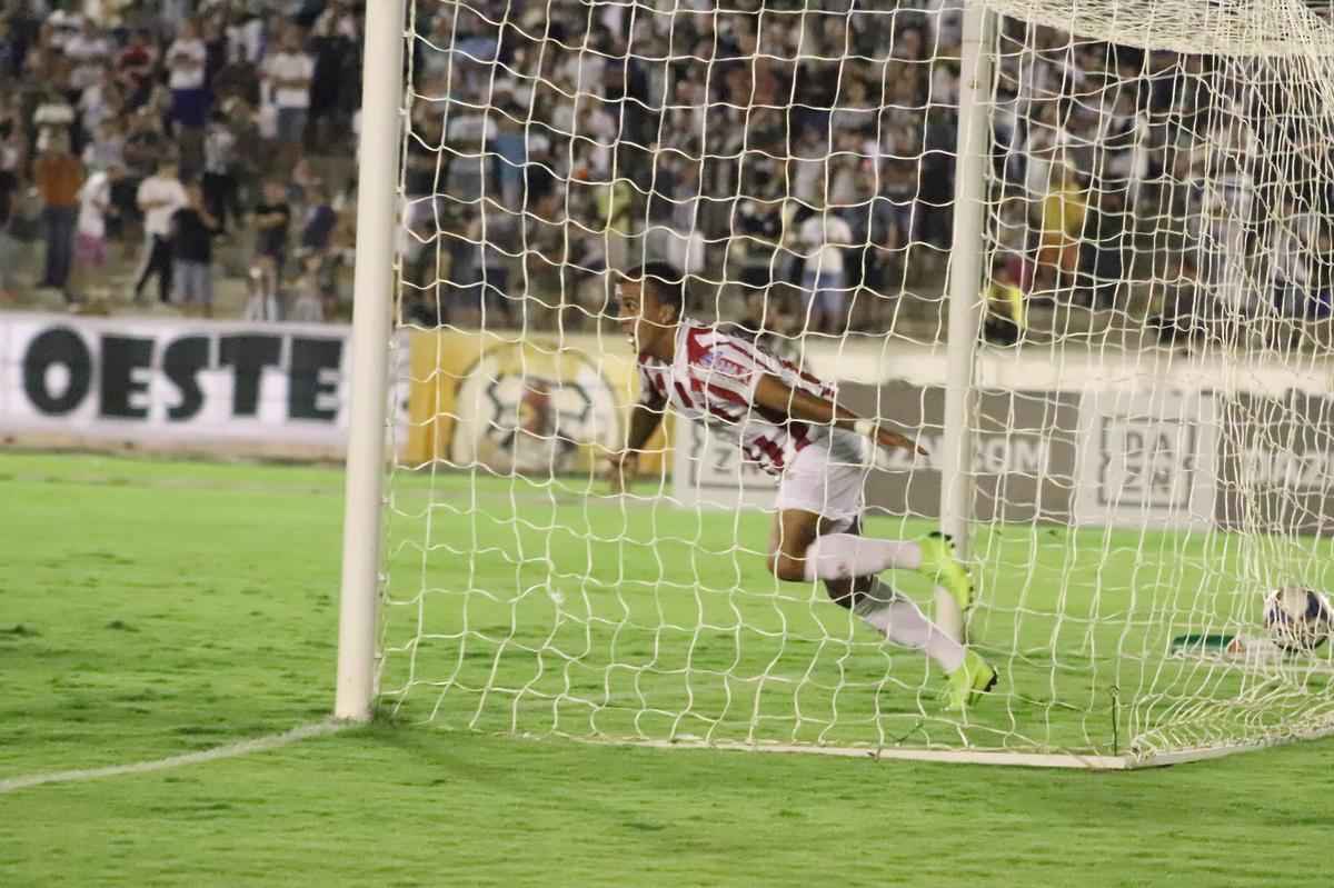 4 rodada - 18 de maio

Treze 0x1 Nutico - Comeo da Era Dal Pozzo
Aps estrear no comando do Nutico classificando o time na seletiva da Copa do Nordeste, diante do Campinense, o tcnico Gilmar Dal Pozzo dava o seu primeiro passo  frente do time na Srie C tambm contra um paraibano. E tendo o atacante Matheus Carvalho como principal surpresa (no atuava como titular h quatro meses), o alvirrubro se recuperou na competio. Com o gol da vitria sendo marcado justamente por Matheus Carvalho.