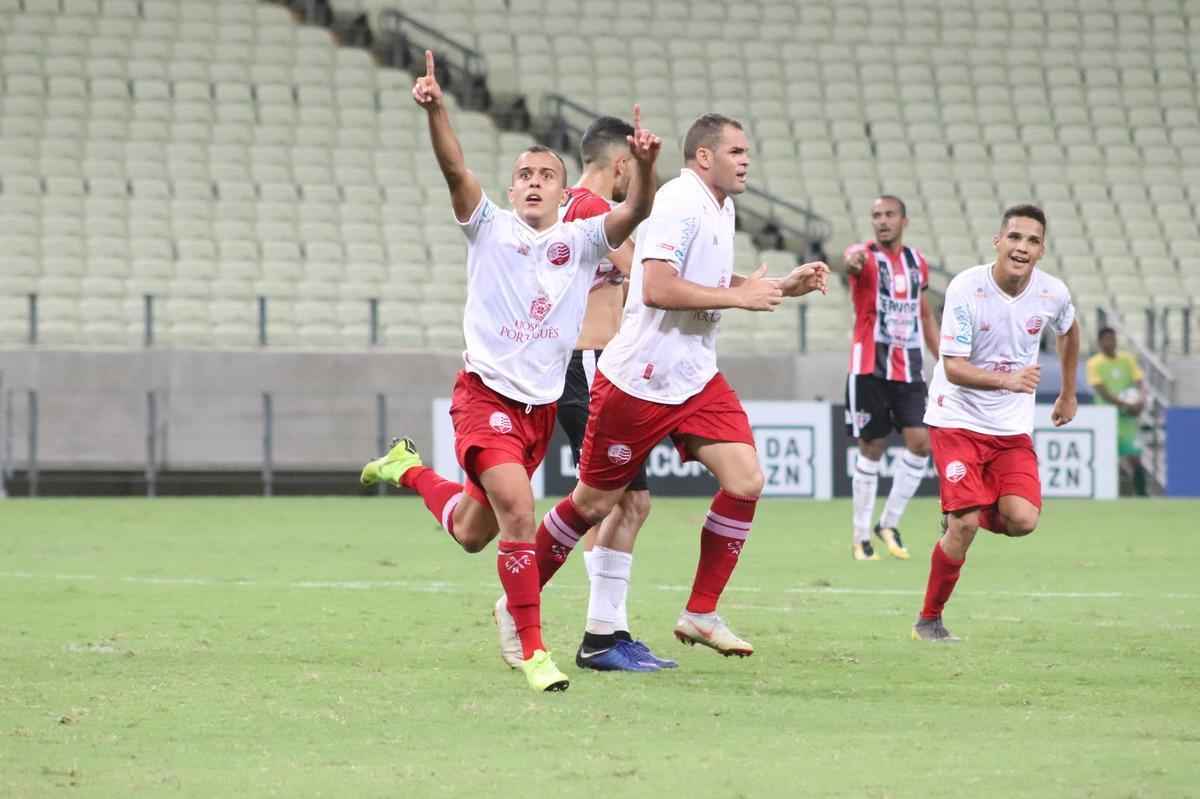 12 rodada - 15/7

Ferrovirio 0x1 Nutico - A recuperao
Fora do G4 e com apenas uma vitria nos ltimos quatro jogos, o Nutico chegava para enfrentar o ento lder Ferrovirio, no Castelo, flertando com a crise. Mas com uma atuao segura e com um gol do atacante Matheus Carvalho nos minutos finais, os alvirrubros conseguiram uma importantssima vitria. Triunfo que deu a confiana necessria ao elenco, ps fim ao perodo de irregularidade e iniciou a arrancada rumo  classificao. At o final da 1 fase, a equipe conquistaria mais cinco vitrias, em seis jogos. 
