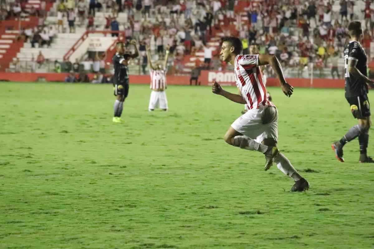 8 rodada - 3/7* (jogo remarcado por conta das chuvas)

Nutico 2x1 Botafogo-PB
O confronto precisou ser adiado por duas vezes por causa das chuvas. E quando a bola finalmente rolou, o Nutico conseguiu uma importante vitria. Que levou o time de volta  zona de classificao s quartas de final.
