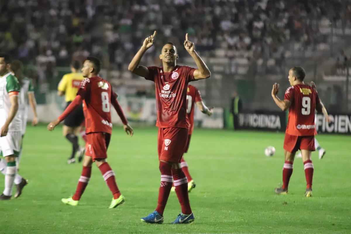 Semifinal

Jogo de ida - 15/9

Juventude 2x1 Nutico
Apesar de sair na frente e da boa atuao da equipe, o Nutico acabou desperdiando chances de ampliar e foi castigado ao sofrer a virada nos minutos finais aps cobrana em que a bola tocou no travesso e voltou nas costas do goleiro Jefferson. 