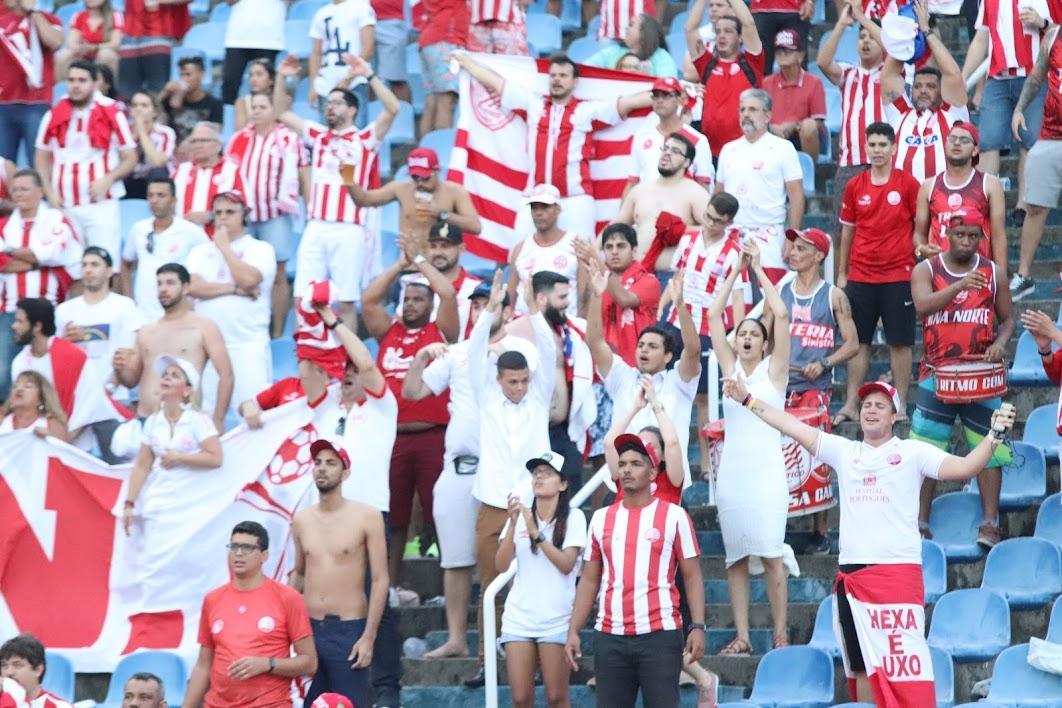 Em partida no Castelo, em So Lus, o Nutico conseguiu administrar sua vantagem, obtida nos Aflitos, em vitria por 3 a 1, e conquistou o ttulo ao empatar em 2 a 2 com o Sampaio Corra