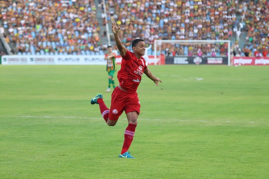 Em partida no Castelo, em So Lus, o Nutico conseguiu administrar sua vantagem, obtida nos Aflitos, em vitria por 3 a 1, e conquistou o ttulo ao empatar em 2 a 2 com o Sampaio Corra