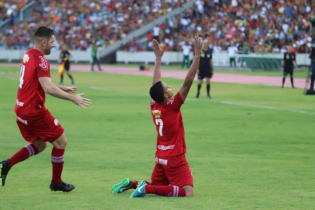 Em partida no Castelo, em So Lus, o Nutico conseguiu administrar sua vantagem, obtida nos Aflitos, em vitria por 3 a 1, e conquistou o ttulo ao empatar em 2 a 2 com o Sampaio Corra