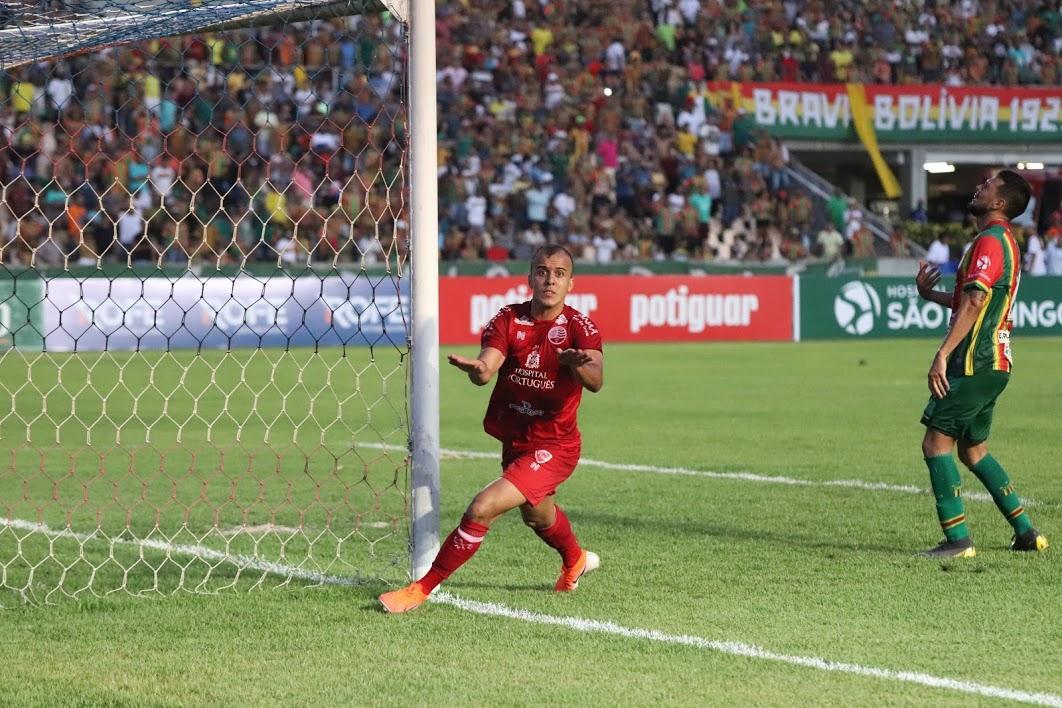 Em partida no Castelo, em So Lus, o Nutico conseguiu administrar sua vantagem, obtida nos Aflitos, em vitria por 3 a 1, e conquistou o ttulo ao empatar em 2 a 2 com o Sampaio Corra