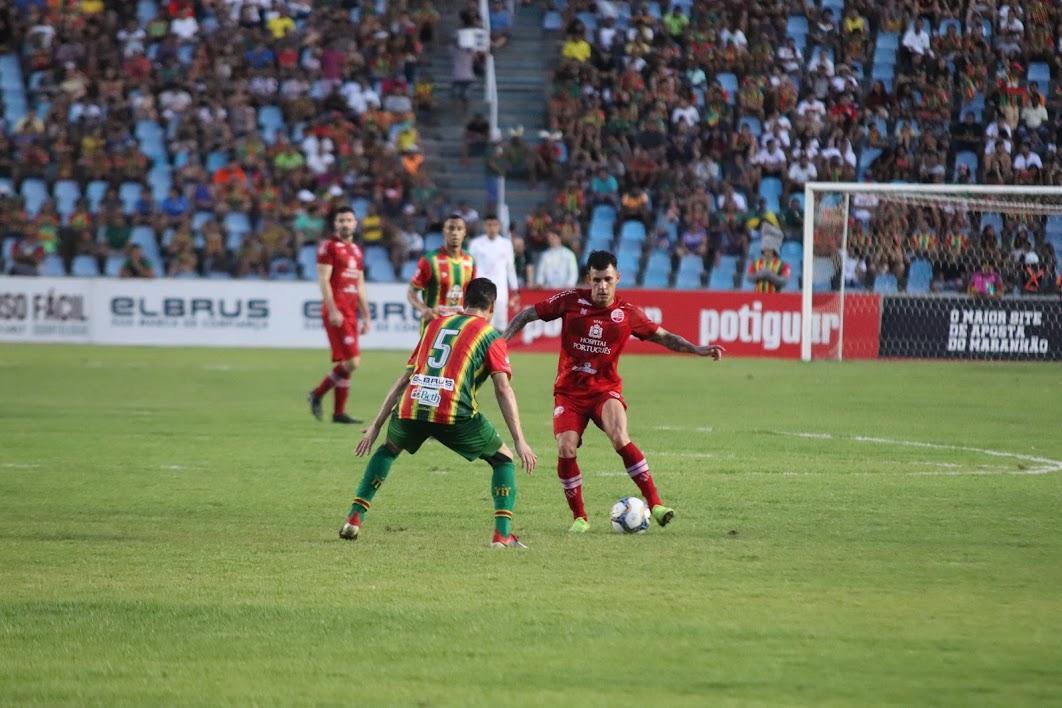 Em partida no Castelo, em So Lus, o Nutico conseguiu administrar sua vantagem, obtida nos Aflitos, em vitria por 3 a 1, e conquistou o ttulo ao empatar em 2 a 2 com o Sampaio Corra