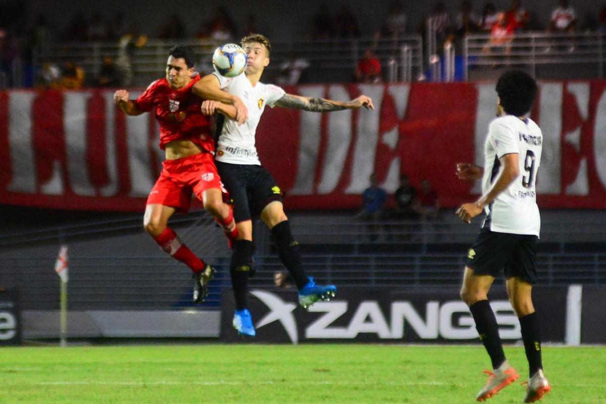 Pela 27 rodada da Srie B, CRB e Sport se enfrentaram no estdio Rei Pel, em Macei e, mais uma vez, o Leo saiu de campo com um empate, sendo o 13 na competio. 