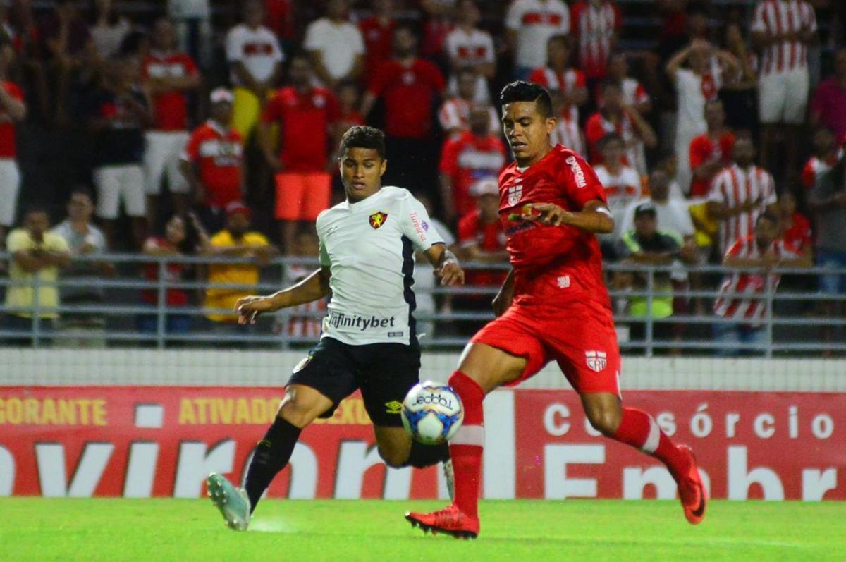 Pela 27 rodada da Srie B, CRB e Sport se enfrentaram no estdio Rei Pel, em Macei e, mais uma vez, o Leo saiu de campo com um empate, sendo o 13 na competio. 