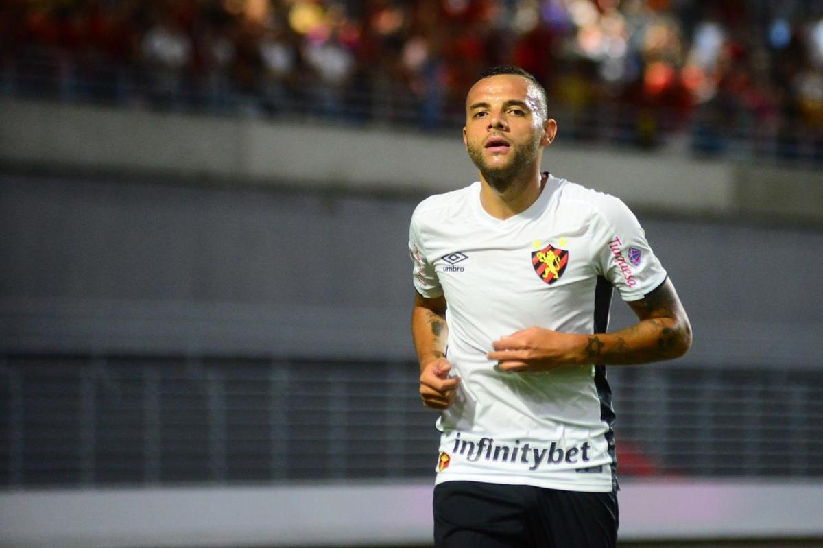 Pela 27 rodada da Srie B, CRB e Sport se enfrentaram no estdio Rei Pel, em Macei e, mais uma vez, o Leo saiu de campo com um empate, sendo o 13 na competio. 