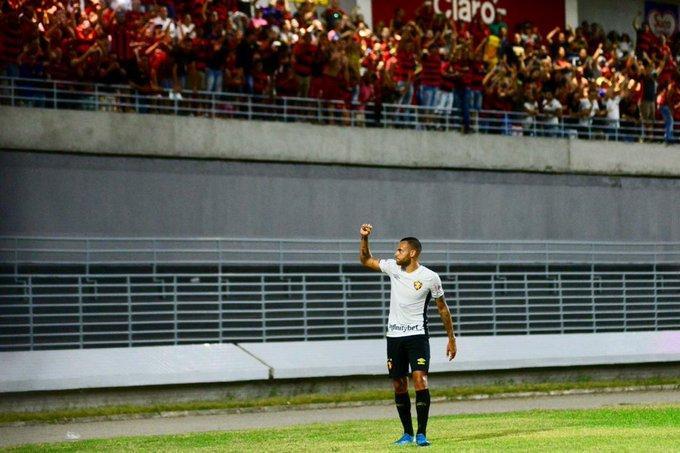 Pela 27 rodada da Srie B, CRB e Sport se enfrentaram no estdio Rei Pel, em Macei e, mais uma vez, o Leo saiu de campo com um empate, sendo o 13 na competio. 