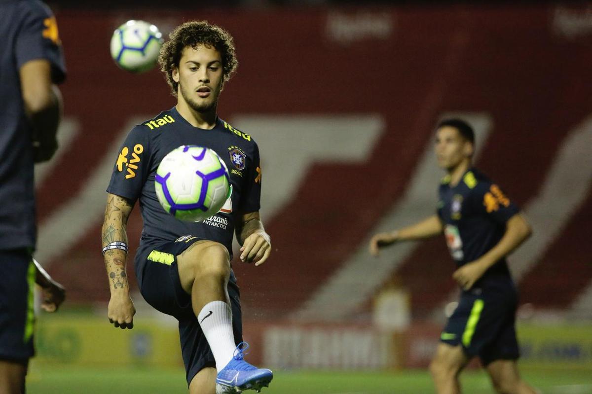 O meio-campista Bruno Guimares, do Athltico, o atacante Pedro, da Fiorentina, o meia Pedrinho, do Corinthians e o atacante Rodrigo, do Real Madrid, so alguns dos jogadores mais importantes do elenco   