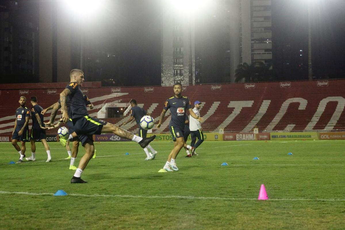 O meio-campista Bruno Guimares, do Athltico, o atacante Pedro, da Fiorentina, o meia Pedrinho, do Corinthians e o atacante Rodrigo, do Real Madrid, so alguns dos jogadores mais importantes do elenco 