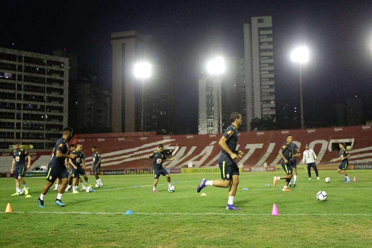O meio-campista Bruno Guimares, do Athltico, o atacante Pedro, da Fiorentina, o meia Pedrinho, do Corinthians e o atacante Rodrigo, do Real Madrid, so alguns dos jogadores mais importantes do elenco 