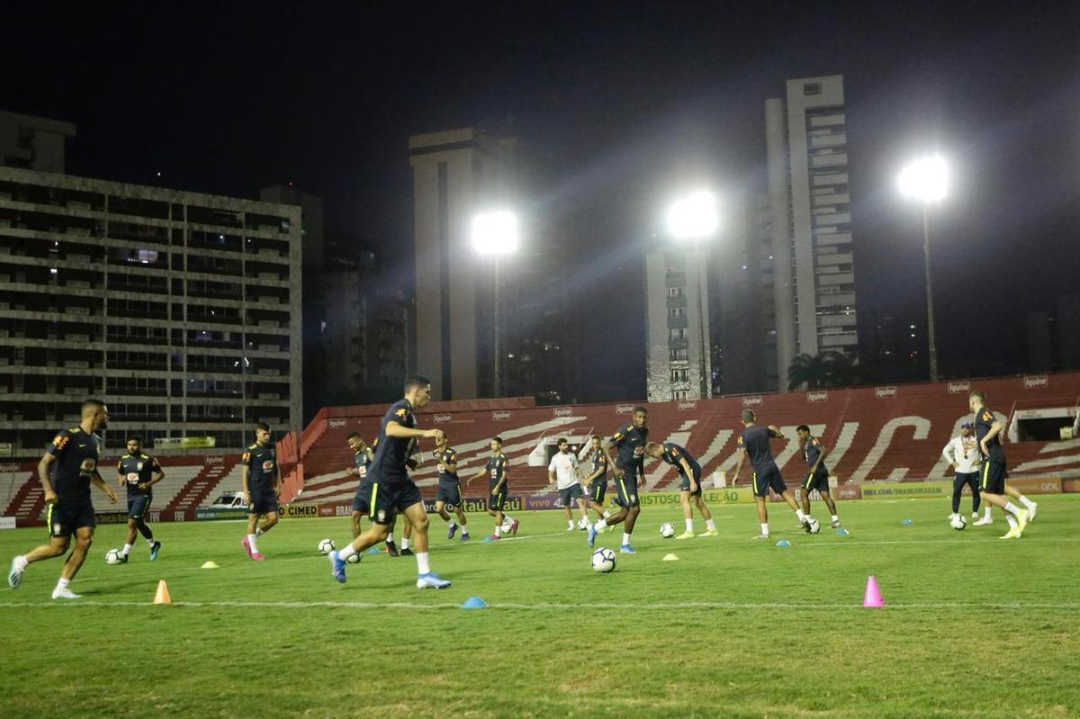 O meio-campista Bruno Guimares, do Athltico, o atacante Pedro, da Fiorentina, o meia Pedrinho, do Corinthians e o atacante Rodrigo, do Real Madrid, so alguns dos jogadores mais importantes do elenco   