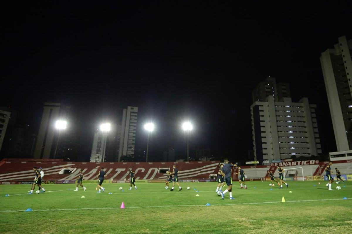 O meio-campista Bruno Guimares, do Athltico, o atacante Pedro, da Fiorentina, o meia Pedrinho, do Corinthians e o atacante Rodrigo, do Real Madrid, so alguns dos jogadores mais importantes do elenco 