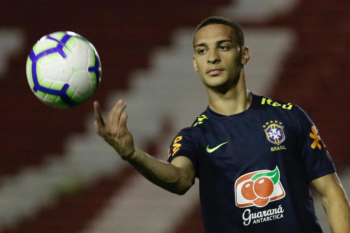 O meio-campista Bruno Guimares, do Athltico, o atacante Pedro, da Fiorentina, o meia Pedrinho, do Corinthians e o atacante Rodrigo, do Real Madrid, so alguns dos jogadores mais importantes do elenco   