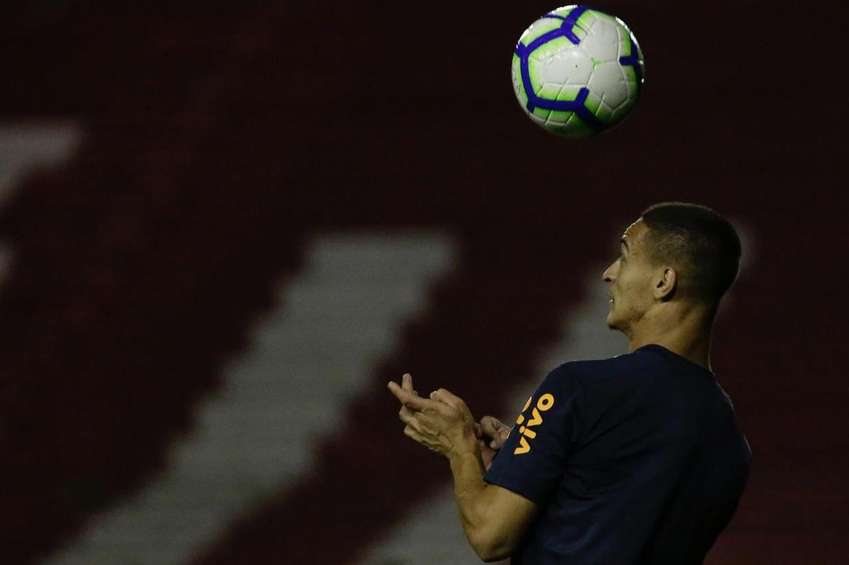 O meio-campista Bruno Guimares, do Athltico, o atacante Pedro, da Fiorentina, o meia Pedrinho, do Corinthians e o atacante Rodrigo, do Real Madrid, so alguns dos jogadores mais importantes do elenco   