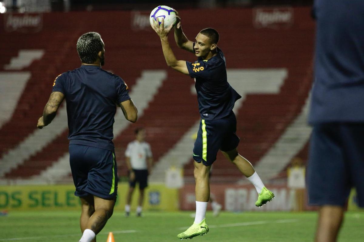 O meio-campista Bruno Guimares, do Athltico, o atacante Pedro, da Fiorentina, o meia Pedrinho, do Corinthians e o atacante Rodrigo, do Real Madrid, so alguns dos jogadores mais importantes do elenco   