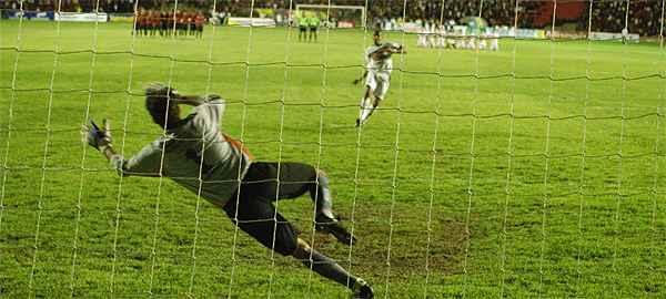 Gustavo ficou marcado por defender o pnalti que deu o ttulo pernambucano de 2006 ao Sport, depois ainda jogou nos dois rivais da capital