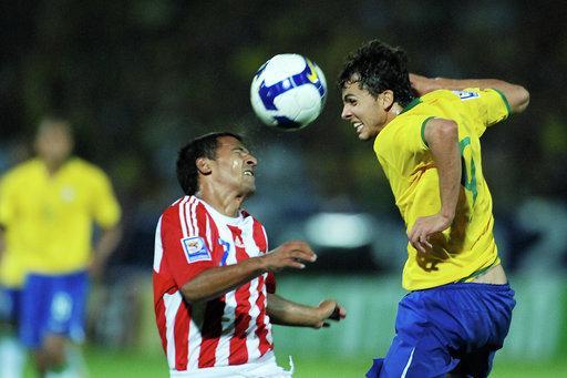 Lance entre Brasil e Paraguai, em 2009