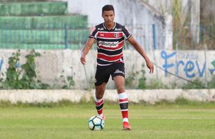 ANDR (Zagueiro - 19 anos)
Depois de jogar a Copa So Paulo pelo Guarulhos/SP, Andr Martins chegou ao Santa tambm para o campeonato de Aspirantes, sendo utilizado no Sub-20 e no Sub-23.