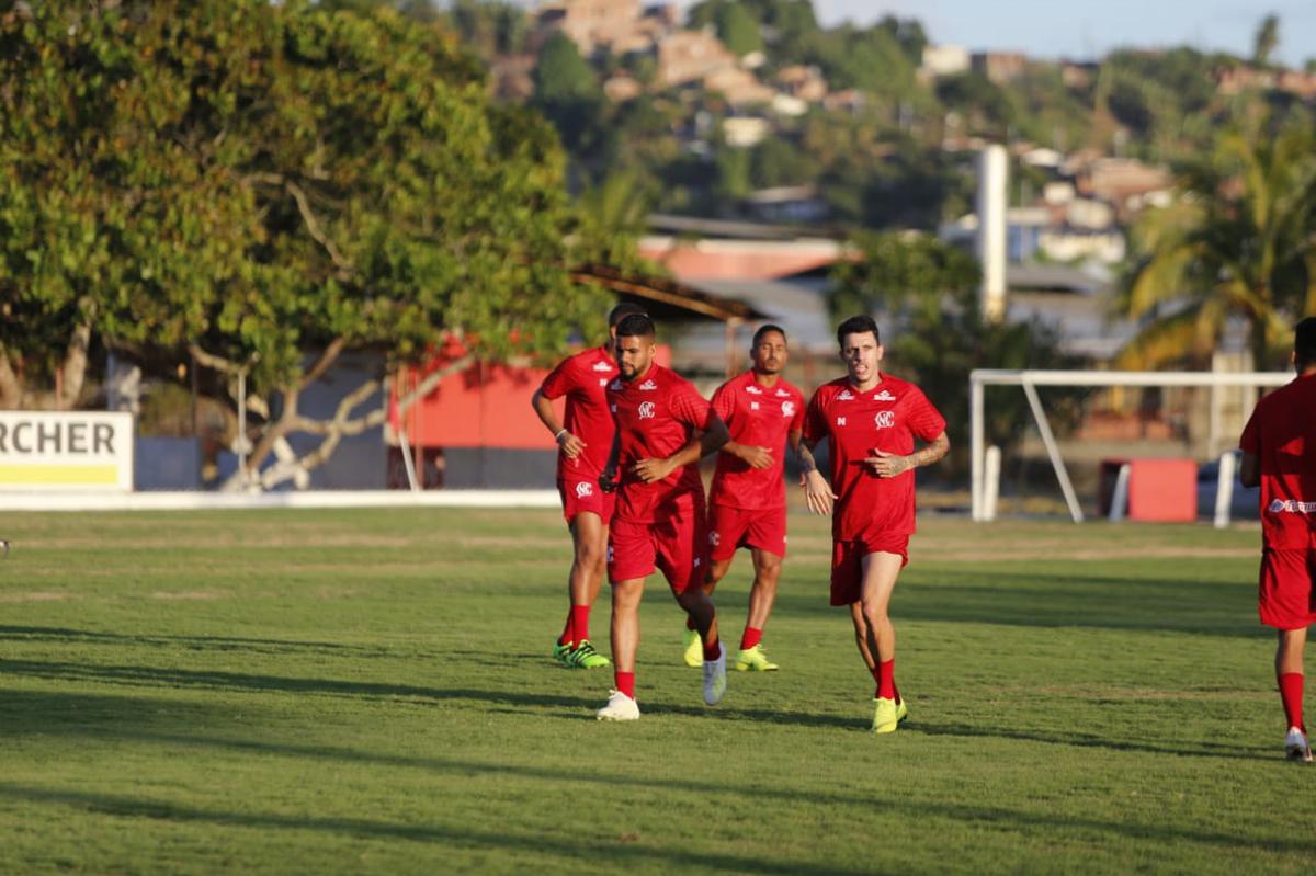 Elenco alvirrubro se reapresentou nesta tera-feira para iniciar os trabalhos visando a temporada 2020, na qual o clube participar do Pernambucano, do Nordesto, da Copa do Brasil e da Srie B.