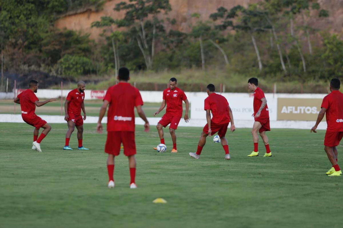 Elenco alvirrubro se reapresentou nesta tera-feira para iniciar os trabalhos visando a temporada 2020, na qual o clube participar do Pernambucano, do Nordesto, da Copa do Brasil e da Srie B.