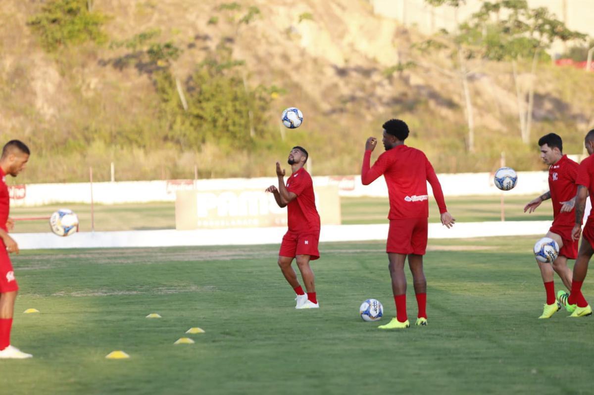 Elenco alvirrubro se reapresentou nesta tera-feira para iniciar os trabalhos visando a temporada 2020, na qual o clube participar do Pernambucano, do Nordesto, da Copa do Brasil e da Srie B.