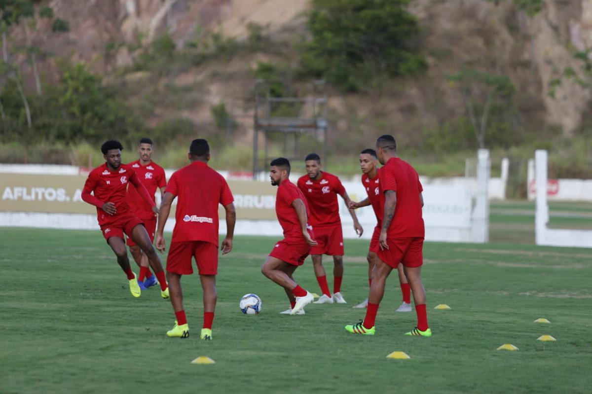 Elenco alvirrubro se reapresentou nesta tera-feira para iniciar os trabalhos visando a temporada 2020, na qual o clube participar do Pernambucano, do Nordesto, da Copa do Brasil e da Srie B.