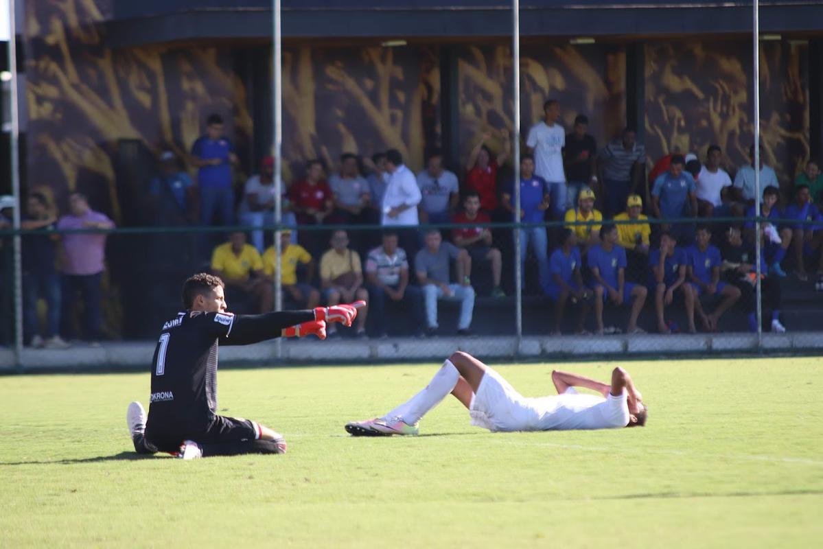 Tricolor venceu o Timbu de virada por 2 a 1 e sagrou-se pentacampeo da competio