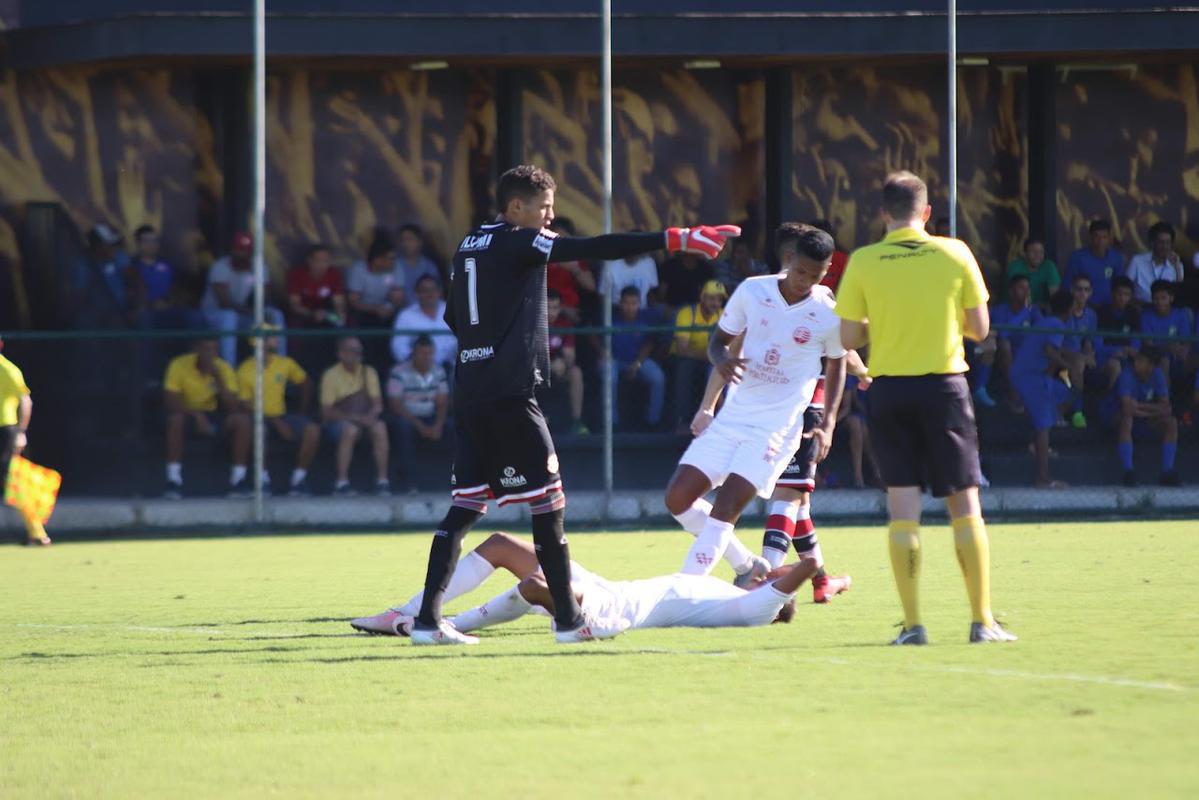 Tricolor venceu o Timbu de virada por 2 a 1 e sagrou-se pentacampeo da competio