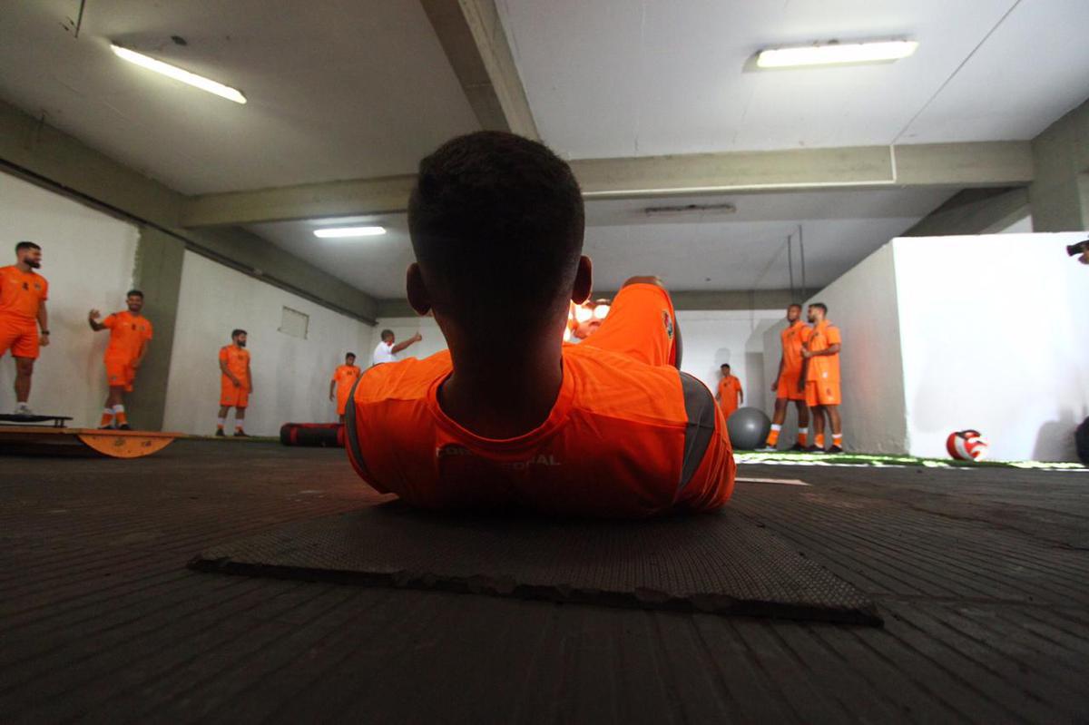 A reapresentao do elenco contou com o goleiro Carlos Miguel, ex-Internacional, o meia Diogo, ex-Atltico-AC e o volante Jlio Romo, ex-Ponte Preta, todos novidades para o elenco Tricolor de 2020 