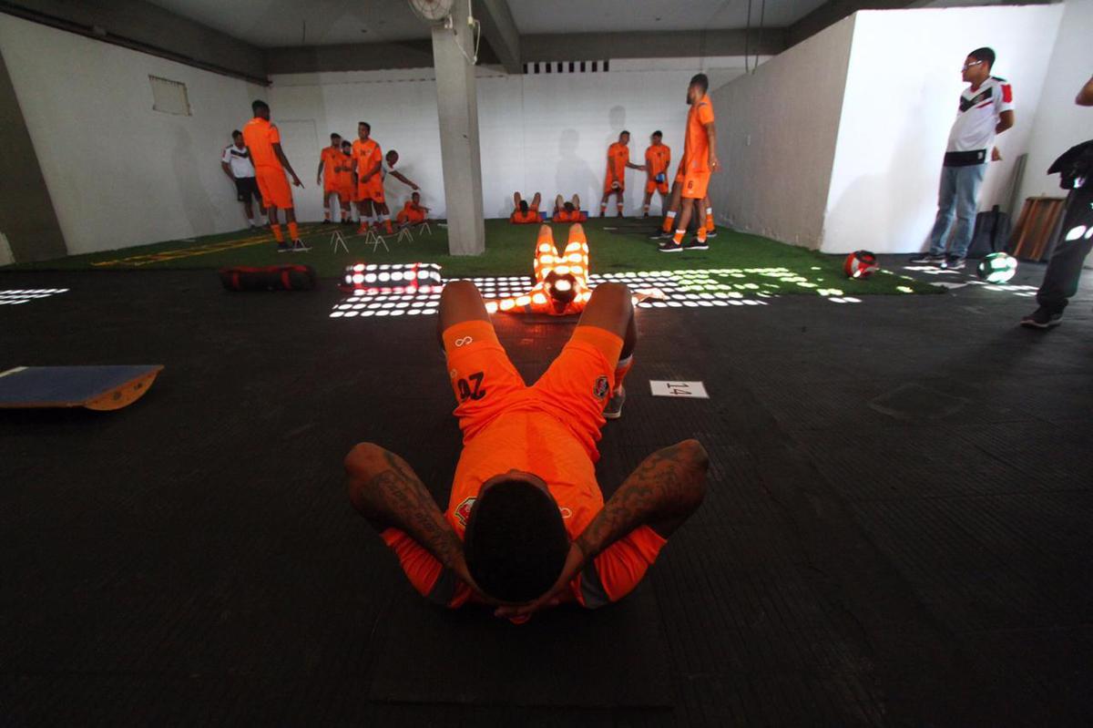 A reapresentao do elenco contou com o goleiro Carlos Miguel, ex-Internacional, o meia Diogo, ex-Atltico-AC e o volante Jlio Romo, ex-Ponte Preta, todos novidades para o elenco Tricolor de 2020 