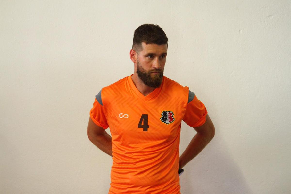 A reapresentao do elenco contou com o goleiro Carlos Miguel, ex-Internacional, o meia Diogo, ex-Atltico-AC e o volante Jlio Romo, ex-Ponte Preta, todos novidades para o elenco Tricolor de 2020 