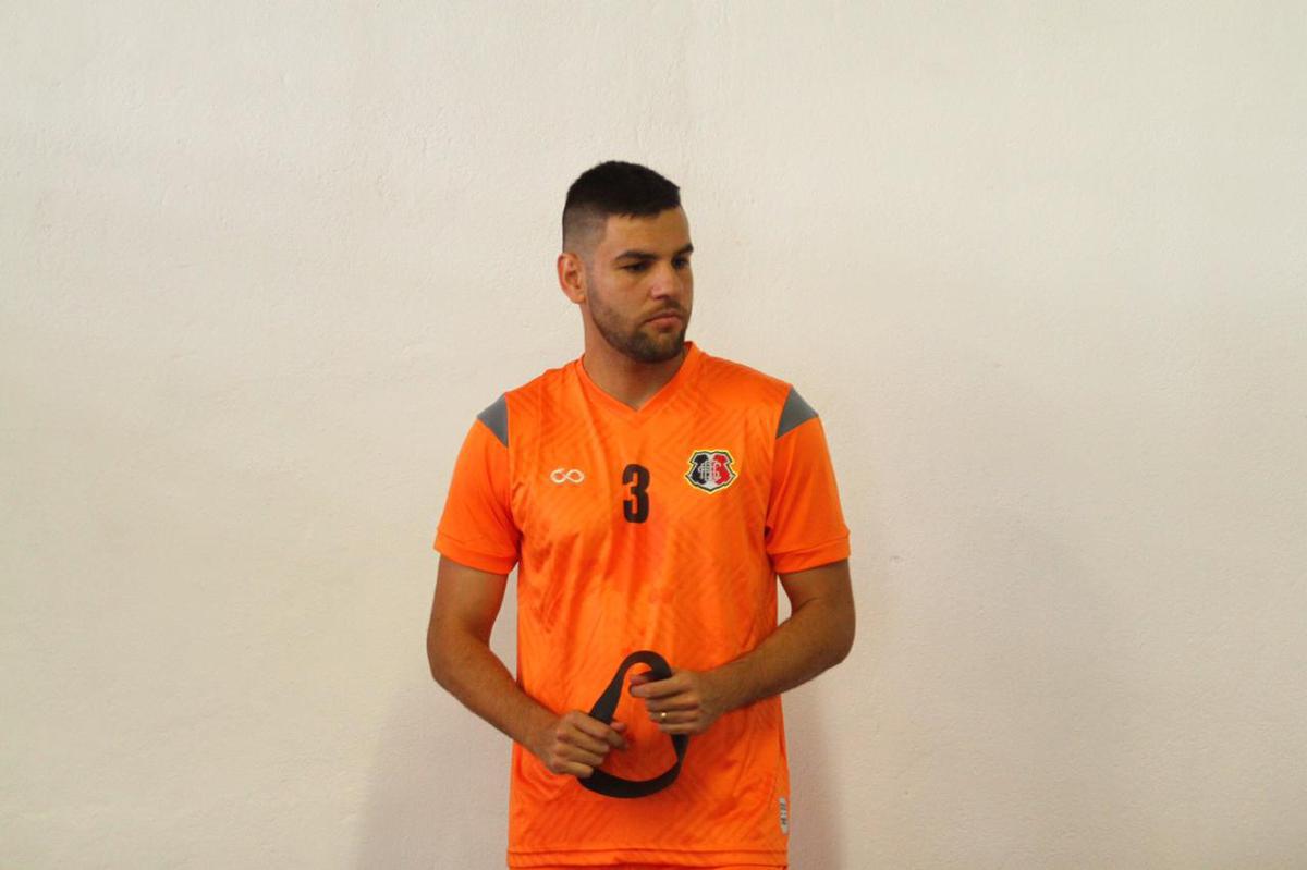 A reapresentao do elenco contou com o goleiro Carlos Miguel, ex-Internacional, o meia Diogo, ex-Atltico-AC e o volante Jlio Romo, ex-Ponte Preta, todos novidades para o elenco Tricolor de 2020 