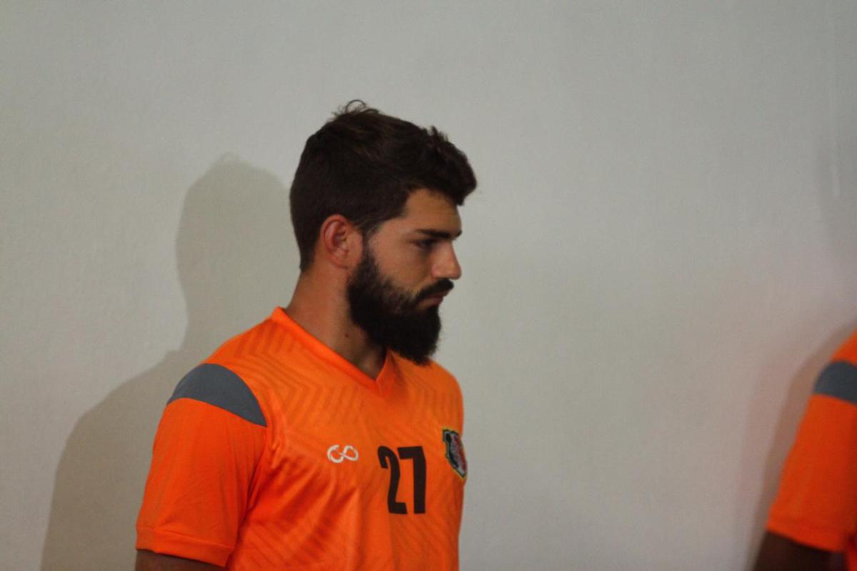 A reapresentao do elenco contou com o goleiro Carlos Miguel, ex-Internacional, o meia Diogo, ex-Atltico-AC e o volante Jlio Romo, ex-Ponte Preta, todos novidades para o elenco Tricolor de 2020 