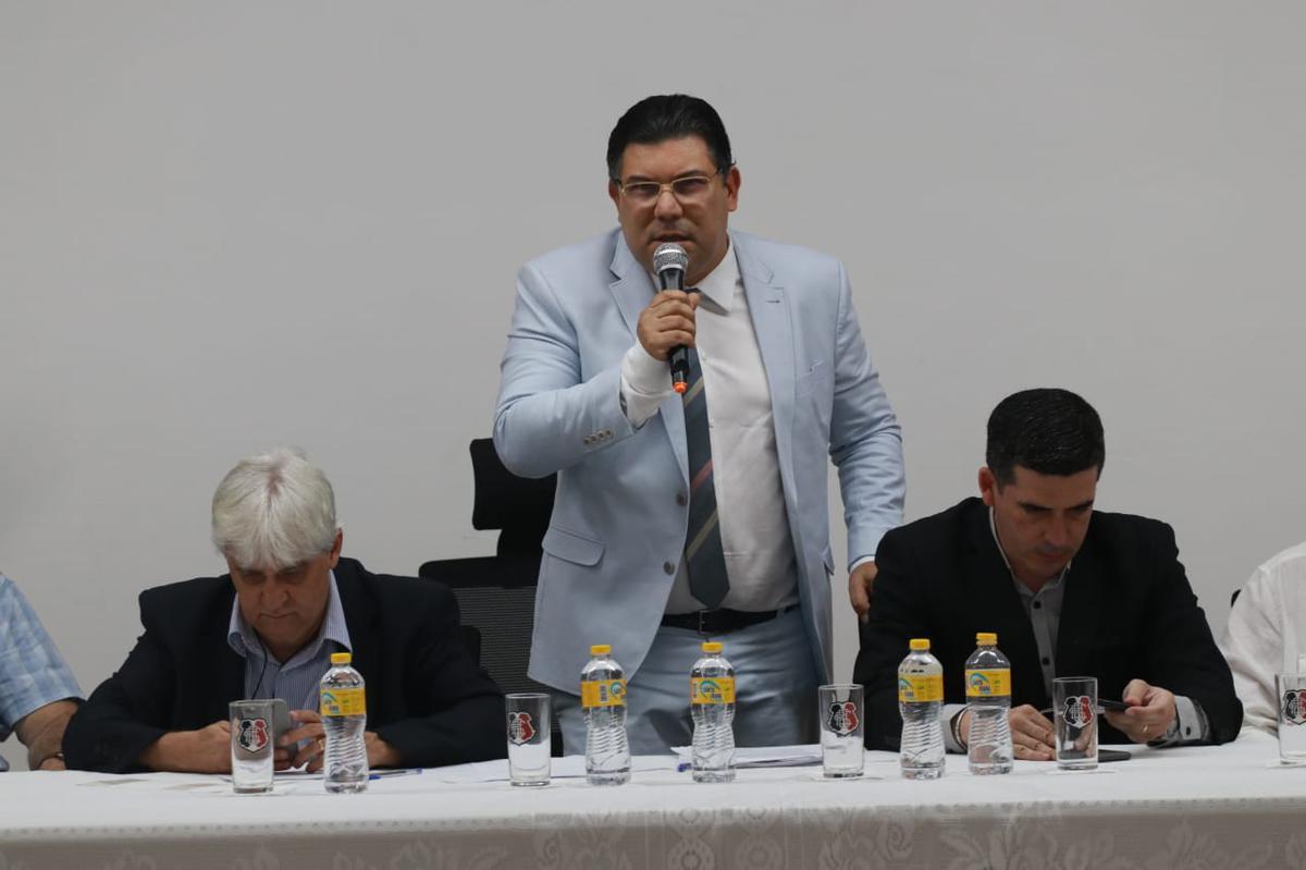 Conselho Deliberativo coral realizou primeira sesso para discutir verso do estatuto que ser levada  votao, em assembleia geral