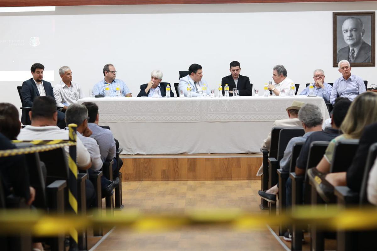 Conselho Deliberativo coral realizou primeira sesso para discutir verso do estatuto que ser levada  votao, em assembleia geral