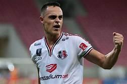 Victor Rangel - O centroavante fez 12 partidas e marcou um gol. No momento, o jogador vive altos e baixos no time tricolor: de titular � reserva. Motivo pelo qual vem sendo - e muito - cobrado pela torcida. 
