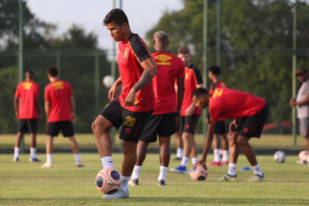 Dentre as novidades esto os nove recm contratados: o goleiro Carlos Eduardo, os volantes Betinho e Jean Patrick, os meias Diego Noronha e o argentino Lucas Mugni, e os atacantes Ewandro, Marquinhos e Maxwell