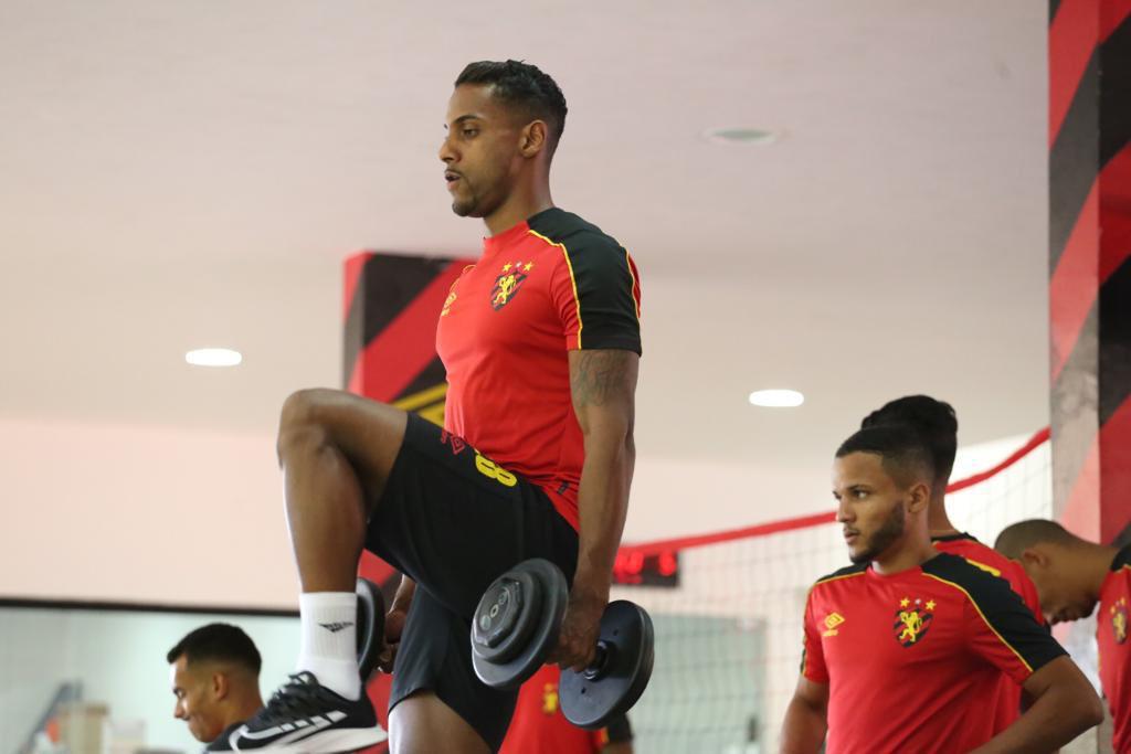 Dentre as novidades esto os nove recm contratados: o goleiro Carlos Eduardo, os volantes Betinho e Jean Patrick, os meias Diego Noronha e o argentino Lucas Mugni, e os atacantes Ewandro, Marquinhos e Maxwell