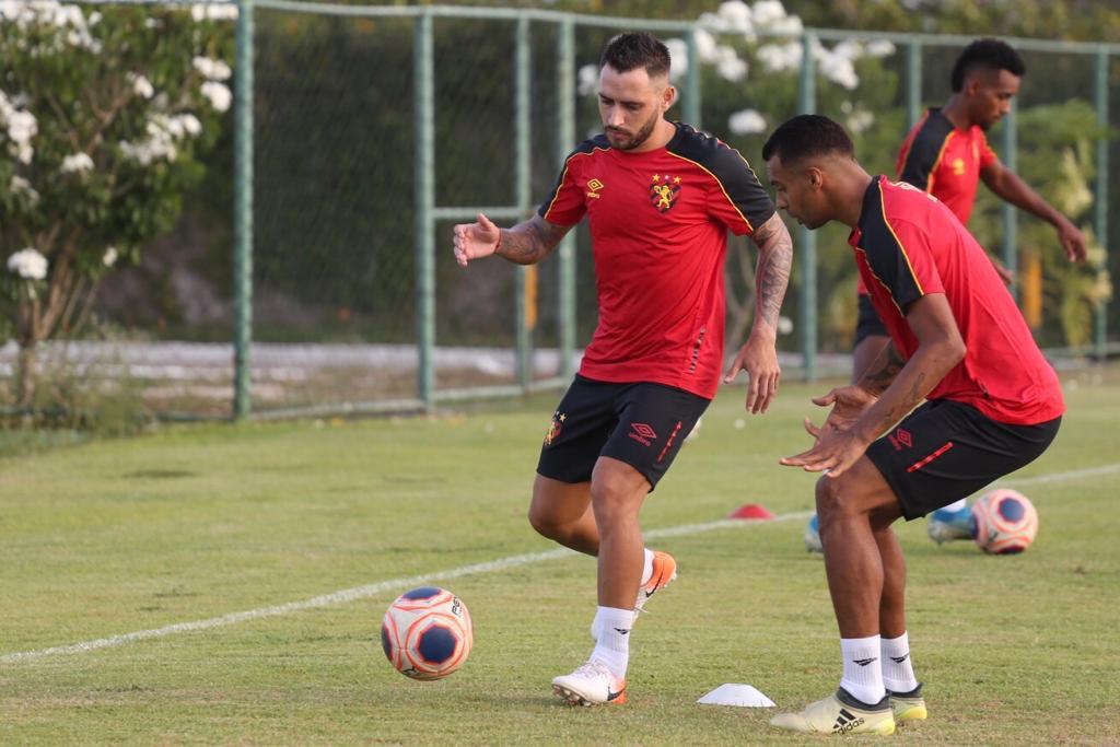 Dentre as novidades esto os nove recm contratados: o goleiro Carlos Eduardo, os volantes Betinho e Jean Patrick, os meias Diego Noronha e o argentino Lucas Mugni, e os atacantes Ewandro, Marquinhos e Maxwell