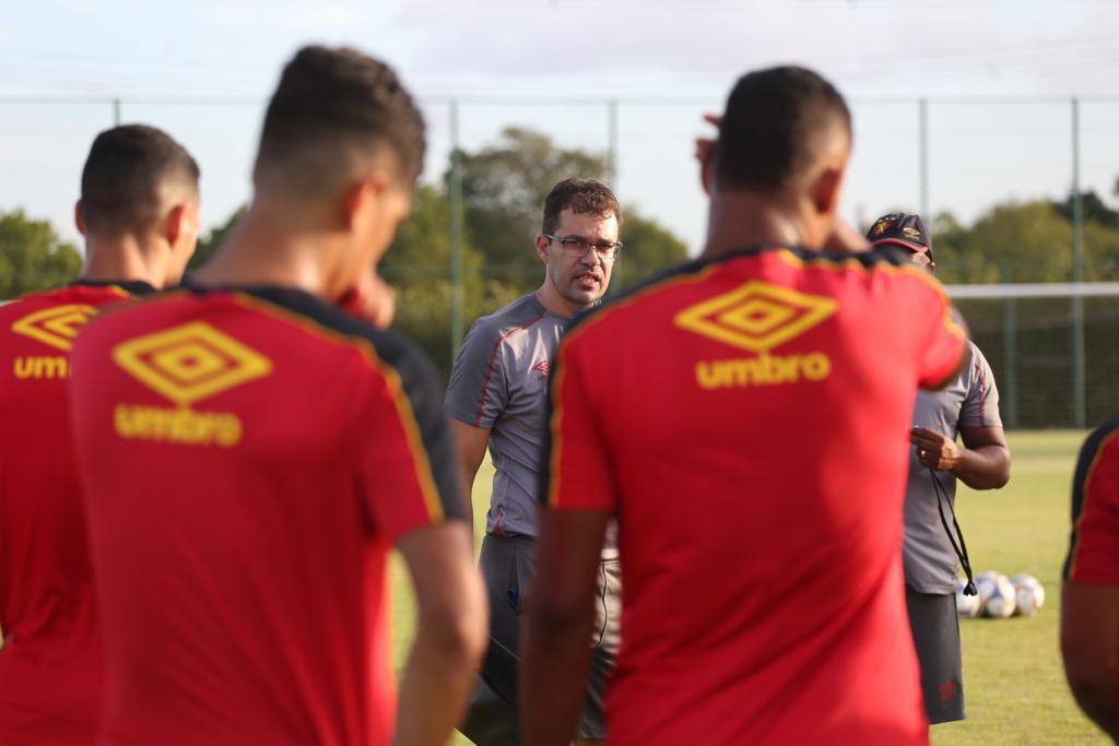 Dentre as novidades esto os nove recm contratados: o goleiro Carlos Eduardo, os volantes Betinho e Jean Patrick, os meias Diego Noronha e o argentino Lucas Mugni, e os atacantes Ewandro, Marquinhos e Maxwell