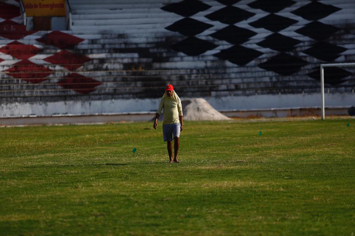 Previso  de que todas as reformas destes setores sejam concludas antes da estreia do Santa Cruz pelo Campeonato Pernambucano, marcada para o dia 18 de janeiro, contra o Petrolina. Reformas dos vestirios, campo e arquibancadas esto sendo bancadas pelo Executivo coral, ao custo de R$500 mil. 