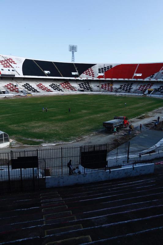 Previso  de que todas as reformas destes setores sejam concludas antes da estreia do Santa Cruz pelo Campeonato Pernambucano, marcada para o dia 18 de janeiro, contra o Petrolina. Reformas dos vestirios, campo e arquibancadas esto sendo bancadas pelo Executivo coral, ao custo de R$500 mil. 