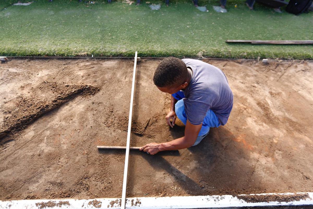 Previso  de que todas as reformas destes setores sejam concludas antes da estreia do Santa Cruz pelo Campeonato Pernambucano, marcada para o dia 18 de janeiro, contra o Petrolina. Reformas dos vestirios, campo e arquibancadas esto sendo bancadas pelo Executivo coral, ao custo de R$500 mil. 