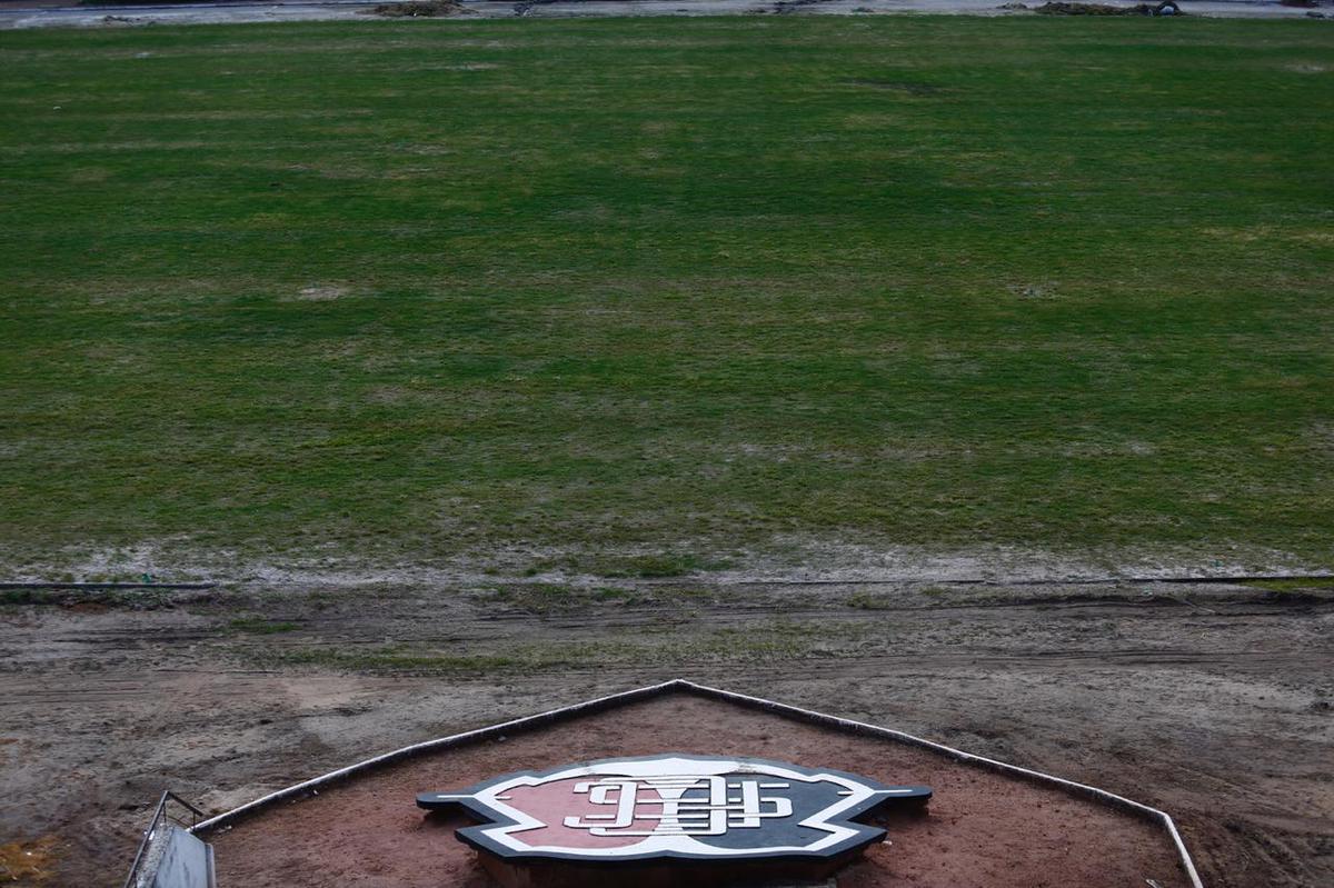 Previso  de que todas as reformas destes setores sejam concludas antes da estreia do Santa Cruz pelo Campeonato Pernambucano, marcada para o dia 18 de janeiro, contra o Petrolina. Reformas dos vestirios, campo e arquibancadas esto sendo bancadas pelo Executivo coral, ao custo de R$500 mil. 