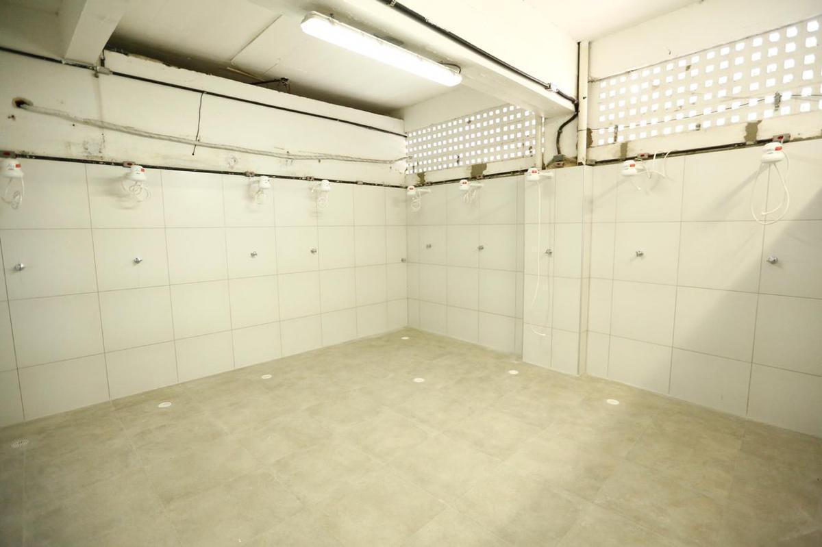 Previso  de que todas as reformas destes setores sejam concludas antes da estreia do Santa Cruz pelo Campeonato Pernambucano, marcada para o dia 18 de janeiro, contra o Petrolina. Reformas dos vestirios, campo e arquibancadas esto sendo bancadas pelo Executivo coral, ao custo de R$500 mil. 