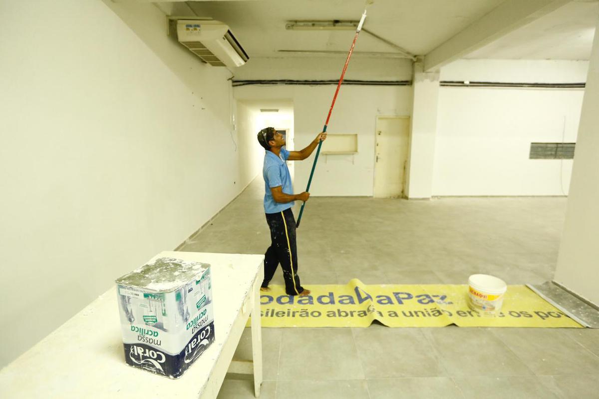 Previso  de que todas as reformas destes setores sejam concludas antes da estreia do Santa Cruz pelo Campeonato Pernambucano, marcada para o dia 18 de janeiro, contra o Petrolina. Reformas dos vestirios, campo e arquibancadas esto sendo bancadas pelo Executivo coral, ao custo de R$500 mil. 