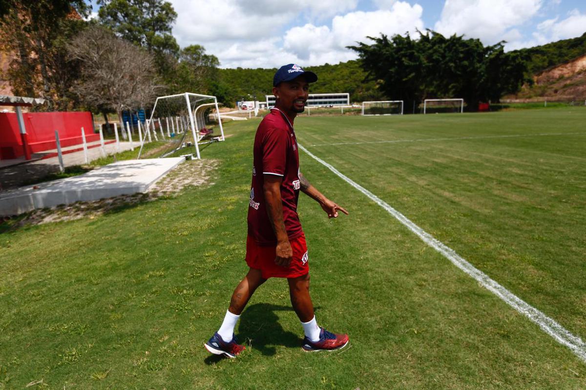 Atacante Kieza foi apresentado em sua terceira passagem no Nutico. Chegando ao clube como maior contratao alvirrubra da temporada, ele vestir a camisa 9 do Timbu.
