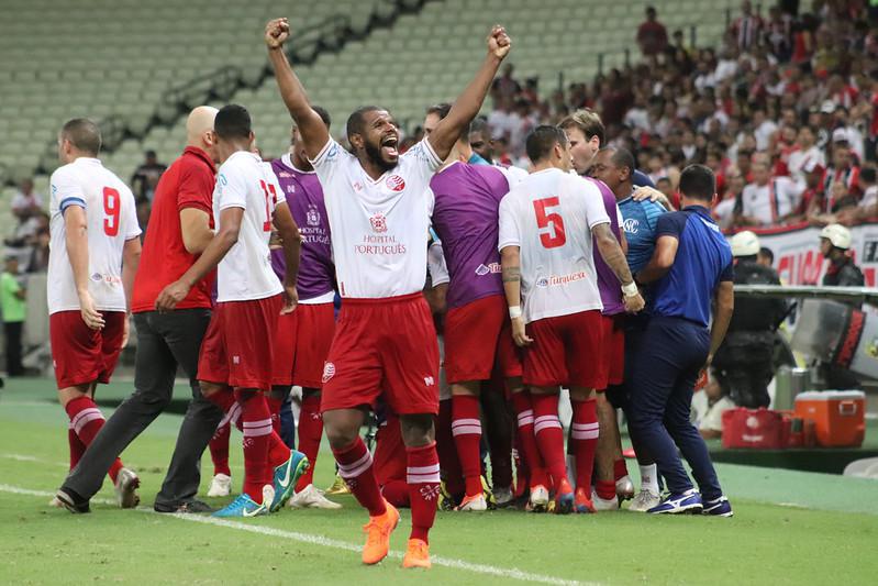 Segundo uniforme do Nutico  na cor branca